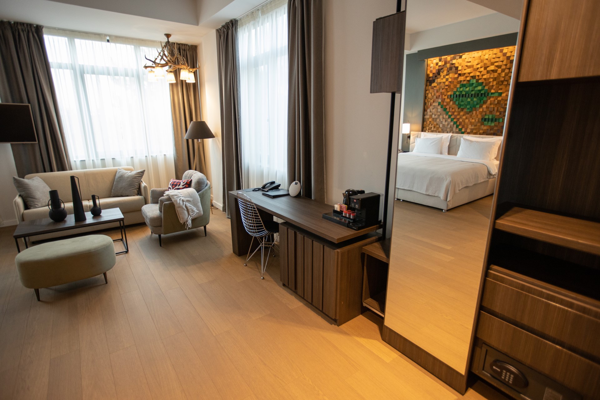 A refined lodge experience where comfort, gastronomy and nature meet