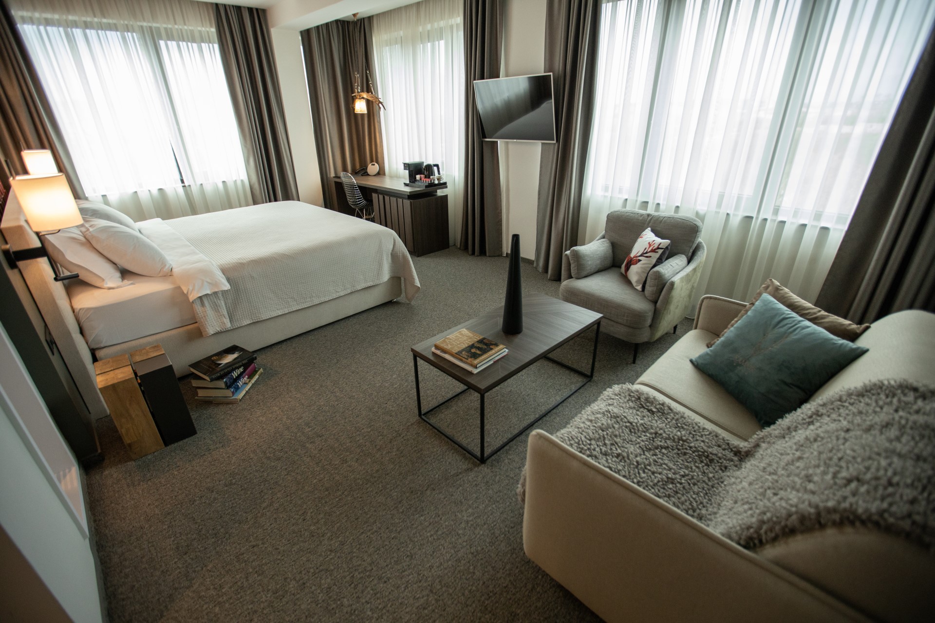 A refined lodge experience where comfort, gastronomy and nature meet